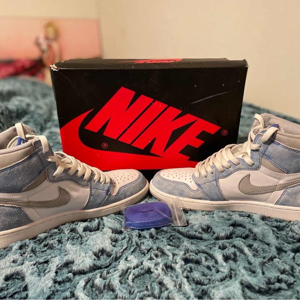 Jordan 1 High Hyper Royal